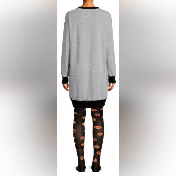 💀Nightmare Before Christmas🎄🎄Sleepshirt with Socks🎄NWT - Picture 3 of 5